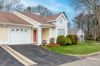 16 Huntington Court, Ridge, NY 11961 - Photo 3