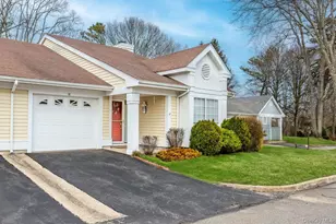 16 Huntington Ct, Ridge, NY 11961 - Photo 3