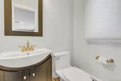 2505 Walters Court, Bellmore, NY 11710 - Photo 11