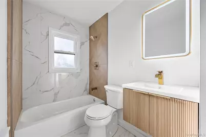 119 E Pennywood Avenue, Roosevelt, NY 11575 - Photo 15