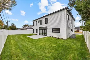 48 Martin Ln, Westbury, NY 11590 - Photo 25