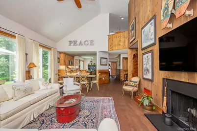 61 Huckleberry Lane, East Hampton, NY 11937 - Photo 7