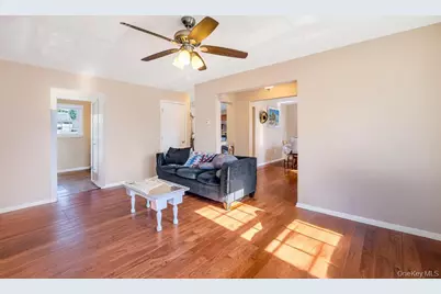 49 Lester Avenue, Freeport, NY 11520 - Photo 15