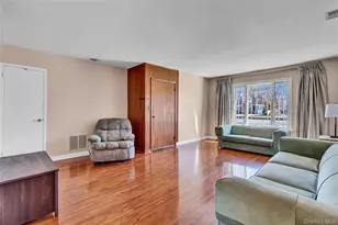 357 Deauville Blvd, Copiague, NY 11726 - Photo 5