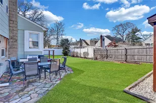 357 Deauville Blvd, Copiague, NY 11726 - Photo 3