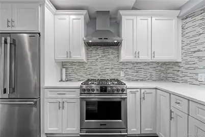 2812 Covered Bridge Road, Merrick, NY 11566 - Photo 9