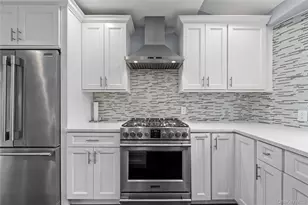 2812 Covered Bridge Rd, Merrick, NY 11566 - Photo 9