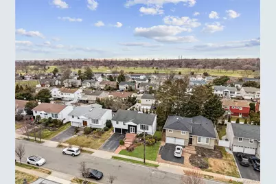 2812 Covered Bridge Road, Merrick, NY 11566 - Photo 33