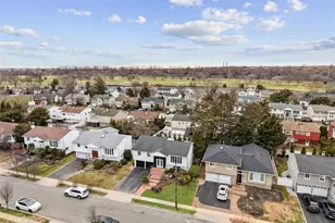 2812 Covered Bridge Rd, Merrick, NY 11566 - Photo 33