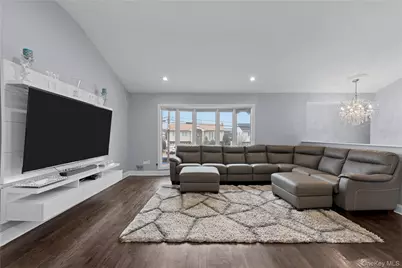 2812 Covered Bridge Road, Merrick, NY 11566 - Photo 5