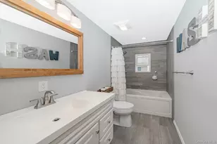 242 Singingwood Dr, Holbrook, NY 11741 - Photo 17