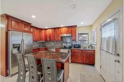 8 Bent Lane, Levittown, NY 11756 - Photo 5