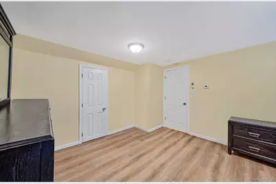 8 Bent Lane, Levittown, NY 11756 - Photo 17