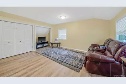 8 Bent Lane, Levittown, NY 11756 - Photo 11