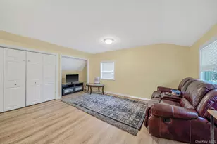 8 Bent Ln, Levittown, NY 11756 - Photo 11