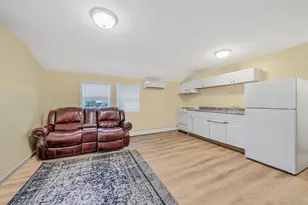 8 Bent Ln, Levittown, NY 11756 - Photo 15