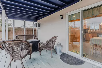 5 Wall Street, East Islip, NY 11730 - Photo 15