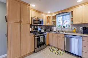 5 Wall St, East Islip, NY 11730 - Photo 7