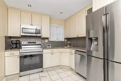 201 Montauk Street, Valley Stream, NY 11580 - Photo 7