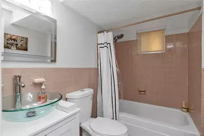 201 Montauk Street, Valley Stream, NY 11580 - Photo 17