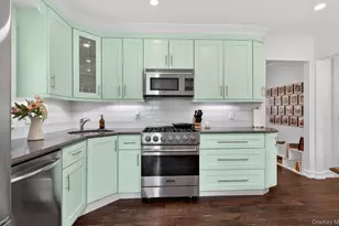 28 Harbor Rd, Port Washington, NY 11050 - Photo 9