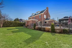 27 Center Dr, Whitestone, NY 11357 - Photo 5