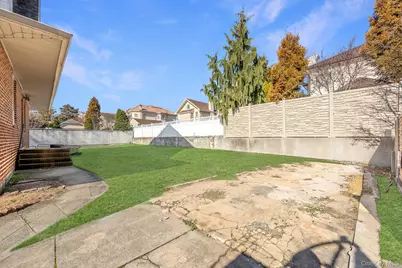 27 Center Drive, Whitestone, NY 11357 - Photo 7