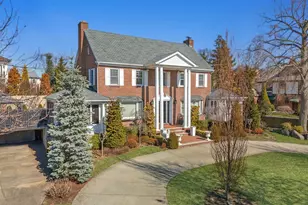 27 Center Dr, Whitestone, NY 11357 - Photo 3