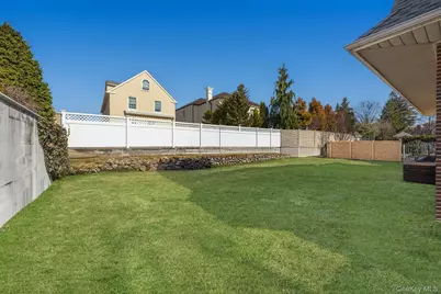 27 Center Drive, Whitestone, NY 11357 - Photo 9