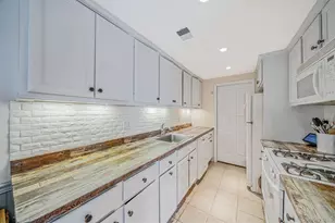 842 Golf Ln, Medford, NY 11763 - Photo 9