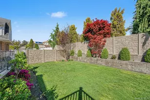 23 Center Dr, Whitestone, NY 11357 - Photo 27