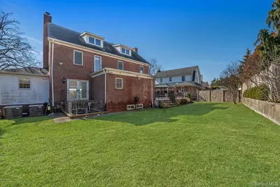 23 Center Drive, Whitestone, NY 11357 - Photo 7