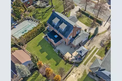 23 Center Drive, Whitestone, NY 11357 - Photo 9