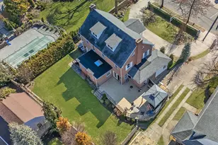 23 Center Dr, Whitestone, NY 11357 - Photo 9