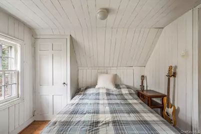 121 Knollwood Road, Rockville Centre, NY 11570 - Photo 17