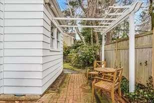 121 Knollwood Rd, Rockville Centre, NY 11570 - Photo 19