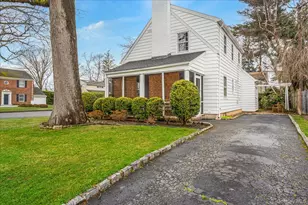 121 Knollwood Rd, Rockville Centre, NY 11570 - Photo 21