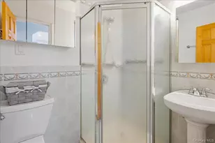 412 Calhoun Ave, Bronx, NY 10465 - Photo 13