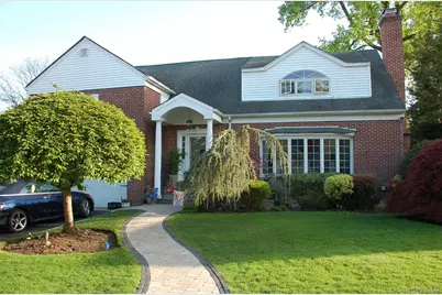130 Locust Avenue, Scarsdale, NY 10583 - Photo 1