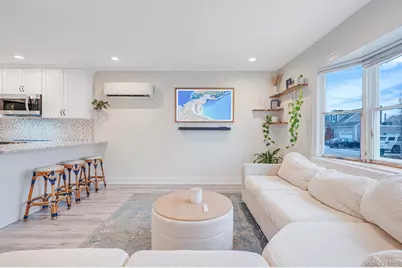 677 S 9th Street, Lindenhurst, NY 11757 - Photo 7