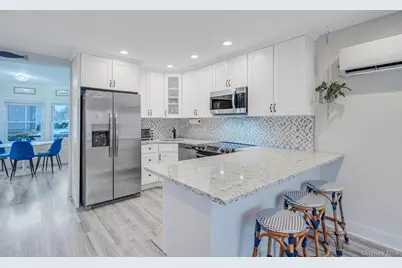 677 S 9th Street, Lindenhurst, NY 11757 - Photo 9