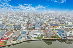 677 S 9th St, Lindenhurst, NY 11757 - Photo 35