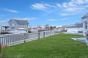 677 S 9th St, Lindenhurst, NY 11757 - Photo 29