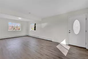 7 Roan Ln, Riverhead, NY 11901 - Photo 5