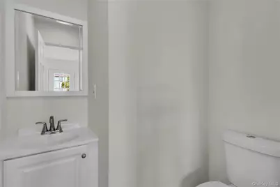 7 Roan Lane, Riverhead, NY 11901 - Photo 11