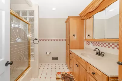 2431 Riverside Drive, Wantagh, NY 11793 - Photo 11