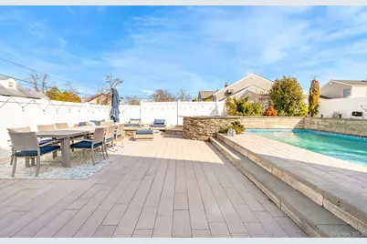 2431 Riverside Drive, Wantagh, NY 11793 - Photo 3