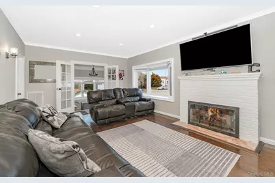 2431 Riverside Drive, Wantagh, NY 11793 - Photo 7