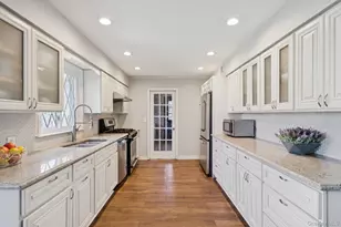 61 Arleigh Rd, Great Neck, NY 11021 - Photo 7