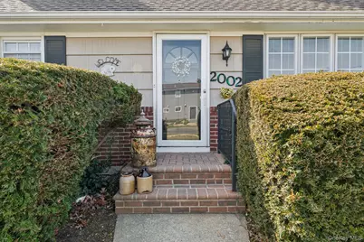 2002 Murray Place, Merrick, NY 11566 - Photo 5